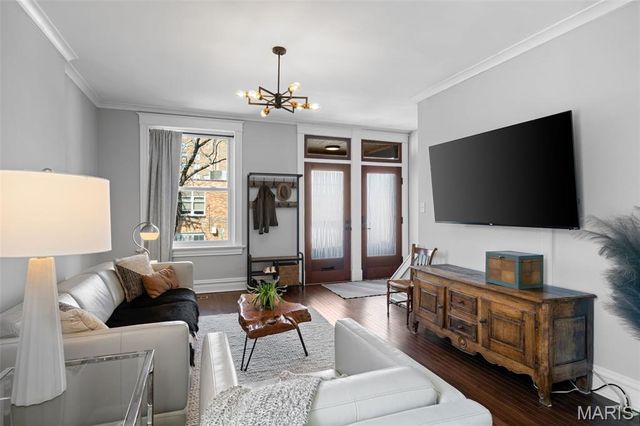 2706 Alhambra Court, St Louis, MO 63118