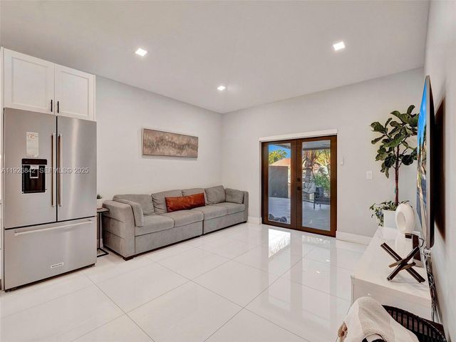 19901 NW 77th Ct, Hialeah, FL 33015