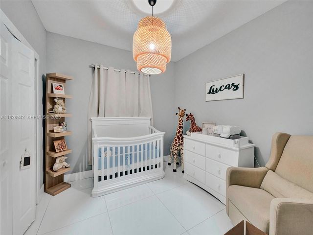 19901 NW 77th Ct, Hialeah, FL 33015