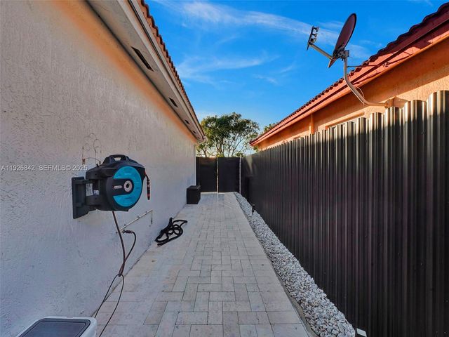 19901 NW 77th Ct, Hialeah, FL 33015