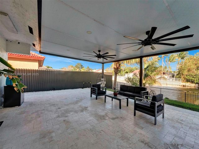 19901 NW 77th Ct, Hialeah, FL 33015