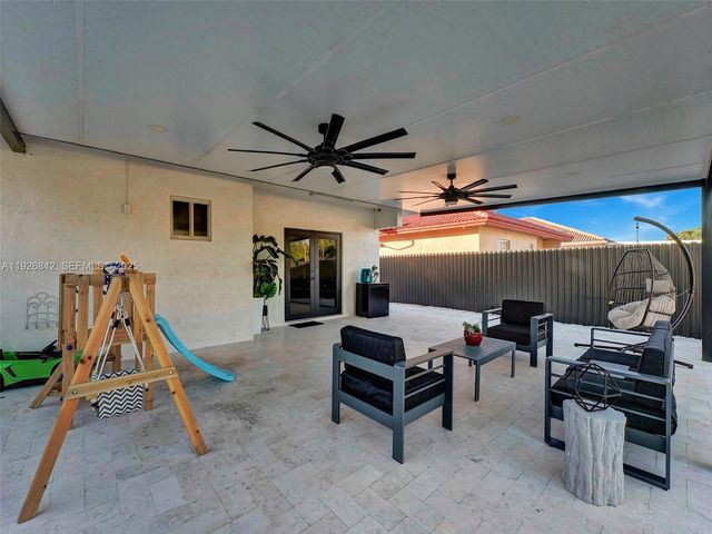 19901 NW 77th Ct, Hialeah, FL 33015