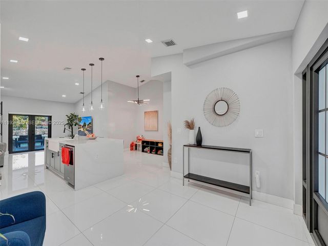 19901 NW 77th Ct, Hialeah, FL 33015