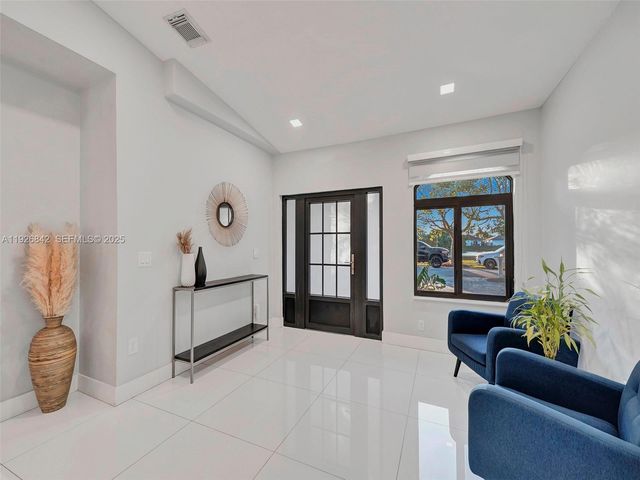 19901 NW 77th Ct, Hialeah, FL 33015