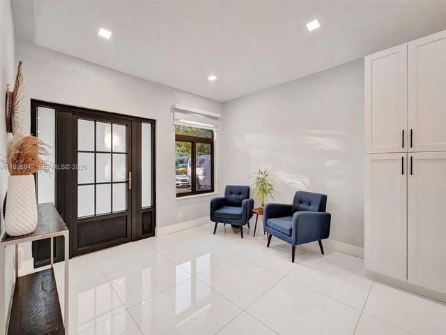 19901 NW 77th Ct, Hialeah, FL 33015