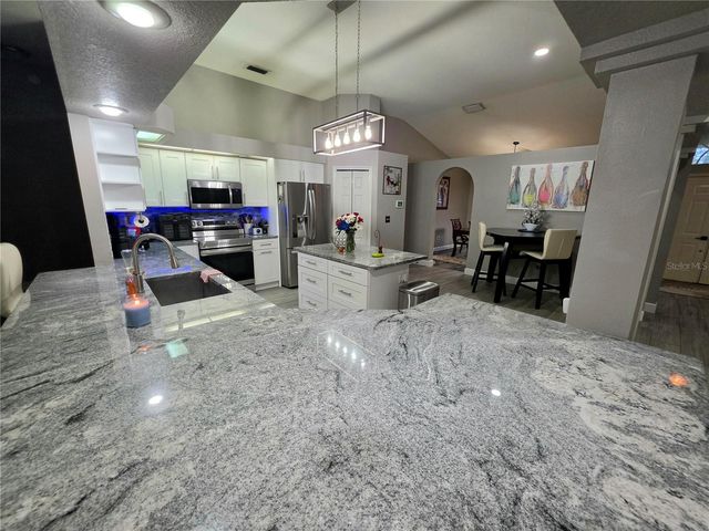 18507 COUNTRY CREST PLACE, Tampa, FL 33647