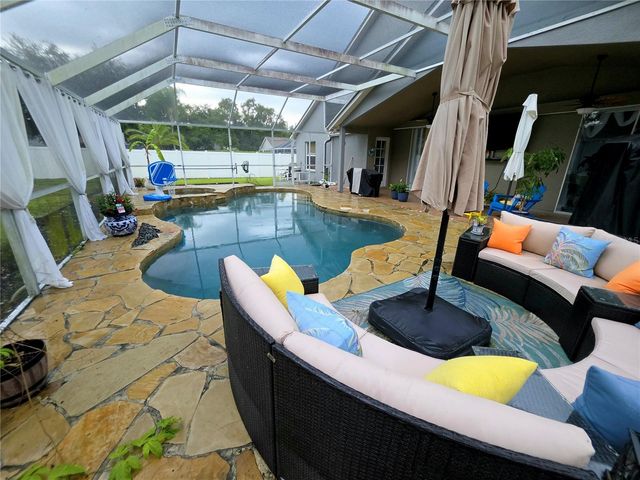 18507 COUNTRY CREST PLACE, Tampa, FL 33647