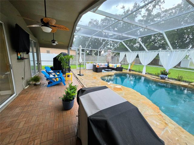 18507 COUNTRY CREST PLACE, Tampa, FL 33647