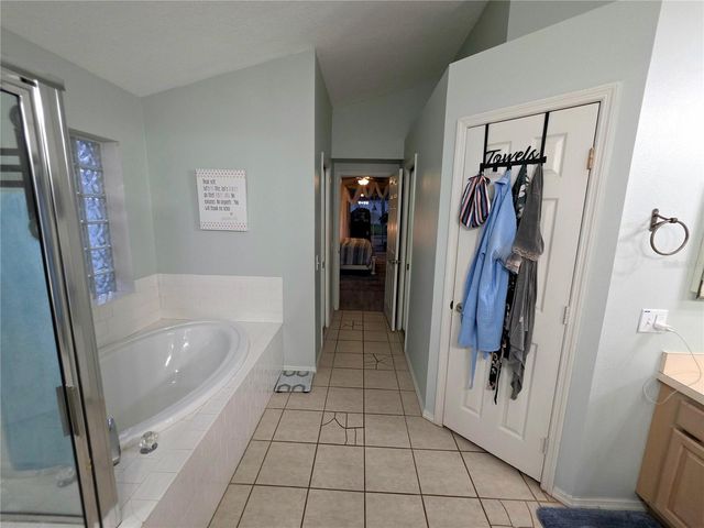 18507 COUNTRY CREST PLACE, Tampa, FL 33647