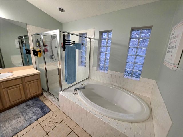 18507 COUNTRY CREST PLACE, Tampa, FL 33647