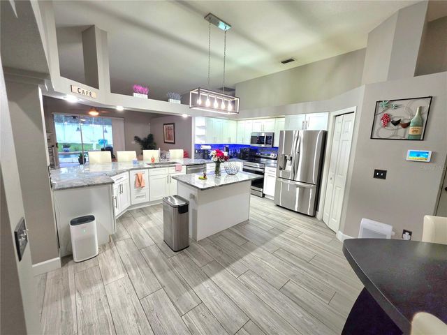 18507 COUNTRY CREST PLACE, Tampa, FL 33647