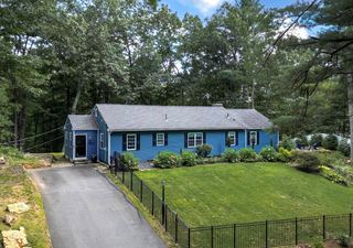 17 Gardner Ave, Sturbridge, MA 01566