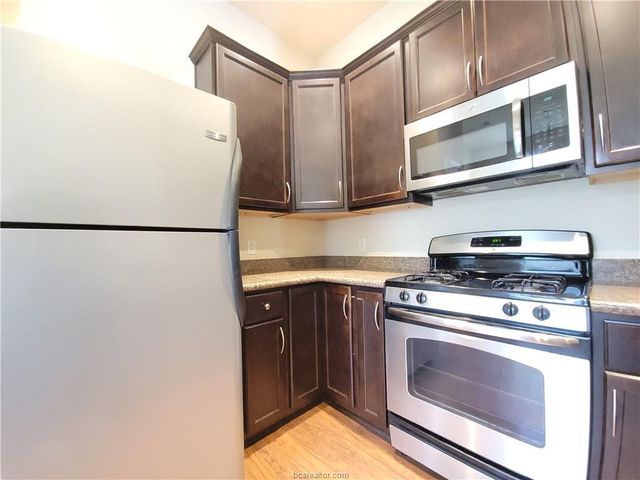 2007 Snowy Brook Trail, Bryan, TX 77807