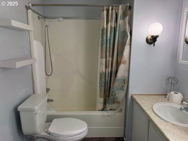 4800 BARGER Dr 60, Eugene, OR 97402