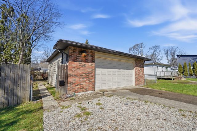 114 Waterly Avenue, Waterford Charter Township, MI 48328