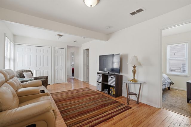 114 Waterly Avenue, Waterford Charter Township, MI 48328