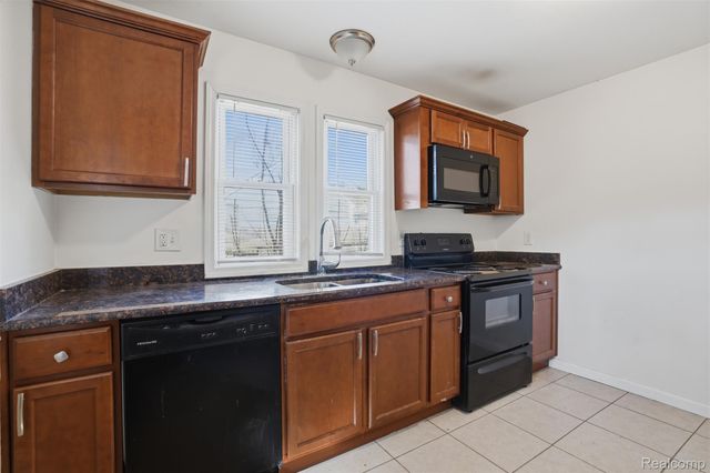 114 Waterly Avenue, Waterford Charter Township, MI 48328