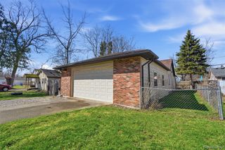 114 Waterly Avenue, Waterford Charter Township, MI 48328