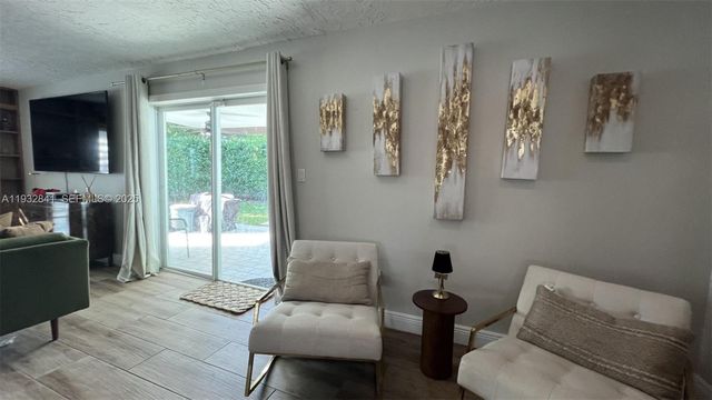 15660 SW 100 AVE, Miami, FL 33157