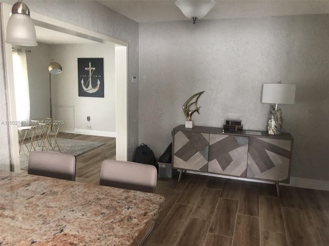 15660 SW 100 AVE, Miami, FL 33157