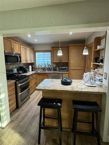 15660 SW 100 AVE, Miami, FL 33157