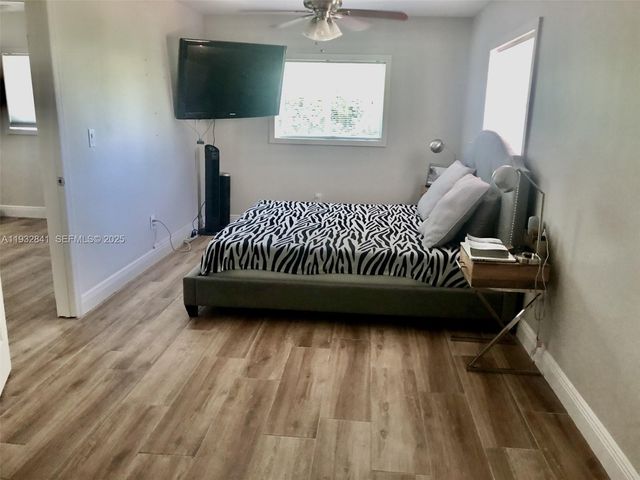 15660 SW 100 AVE, Miami, FL 33157