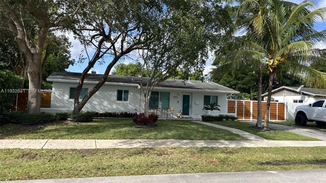 15660 SW 100 AVE, Miami, FL 33157