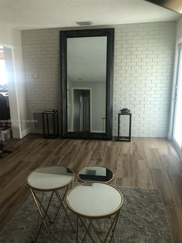 15660 SW 100 AVE, Miami, FL 33157