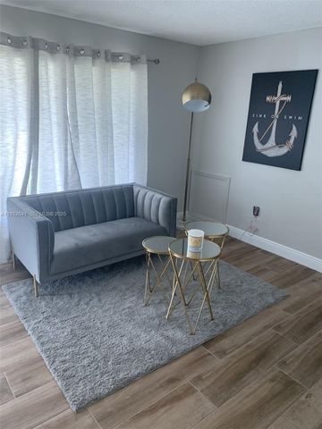 15660 SW 100 AVE, Miami, FL 33157