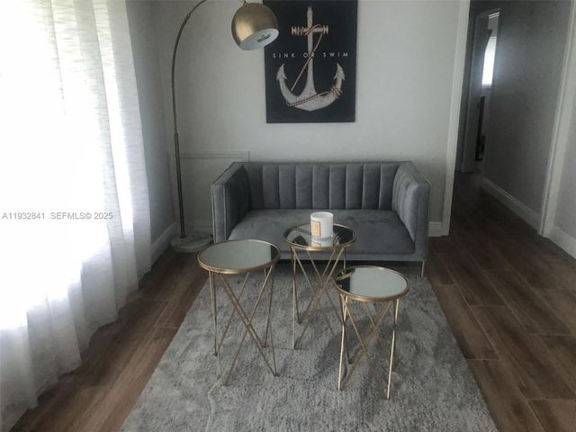 15660 SW 100 AVE, Miami, FL 33157