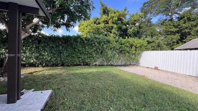 15660 SW 100 AVE, Miami, FL 33157