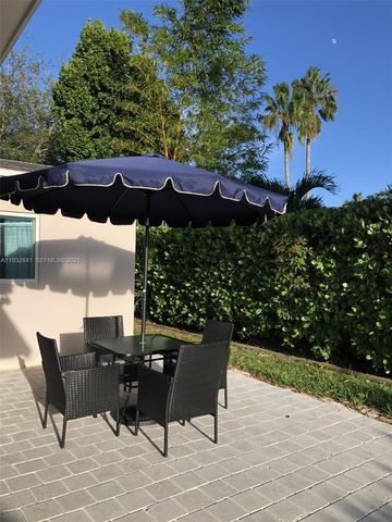 15660 SW 100 AVE, Miami, FL 33157