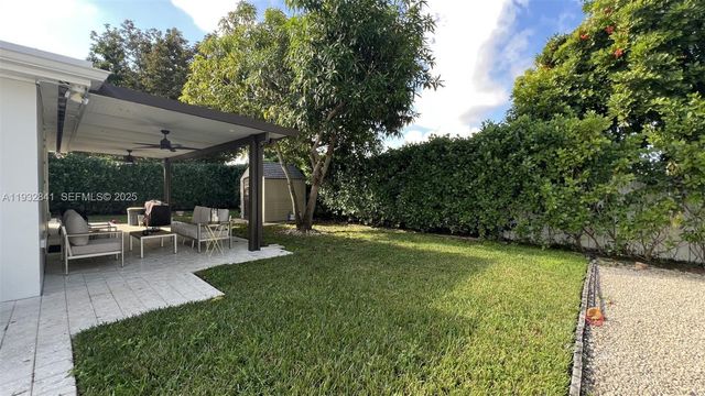 15660 SW 100 AVE, Miami, FL 33157