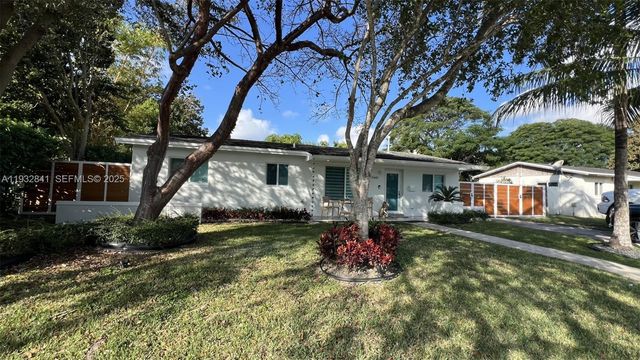 15660 SW 100 AVE, Miami, FL 33157