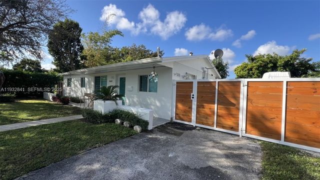 15660 SW 100 AVE, Miami, FL 33157