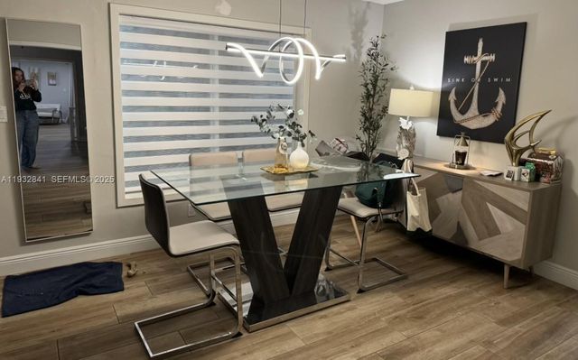 15660 SW 100 AVE, Miami, FL 33157