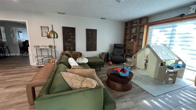 15660 SW 100 AVE, Miami, FL 33157