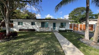 15660 SW 100 AVE, Miami, FL 33157