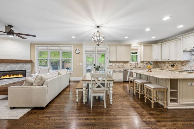 2288 N Berrys Chapel Rd, Franklin, TN 37069