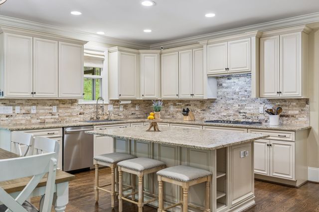2288 N Berrys Chapel Rd, Franklin, TN 37069