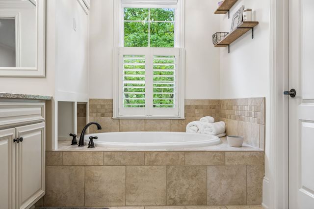 2288 N Berrys Chapel Rd, Franklin, TN 37069