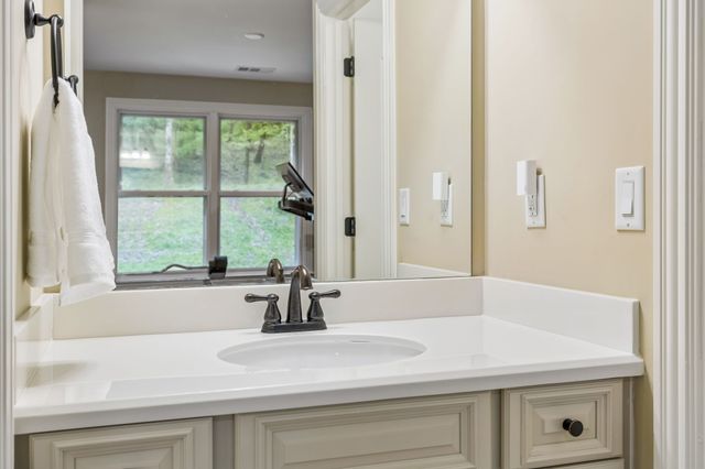 2288 N Berrys Chapel Rd, Franklin, TN 37069