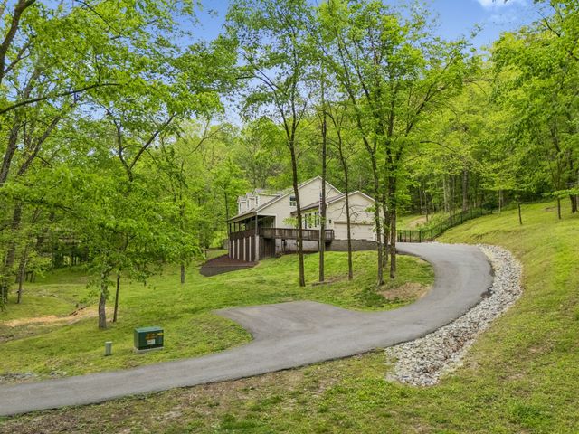 2288 N Berrys Chapel Rd, Franklin, TN 37069