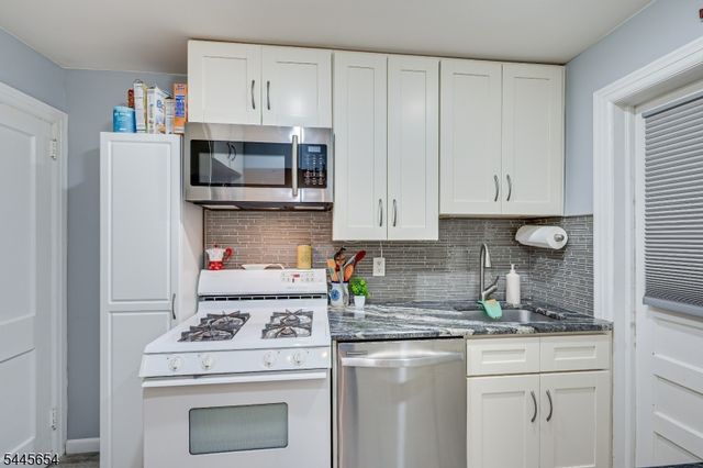 828 N Stiles St, Linden City, NJ 07036