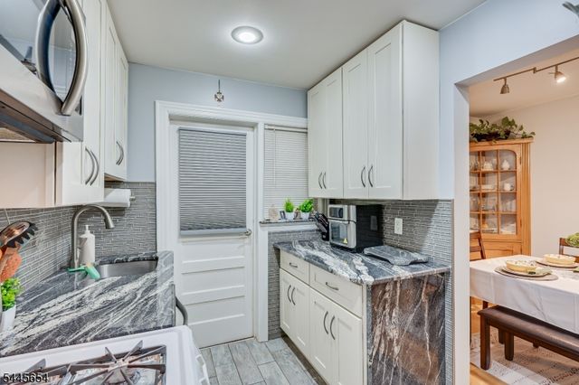 828 N Stiles St, Linden City, NJ 07036