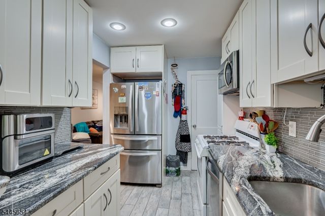828 N Stiles St, Linden City, NJ 07036