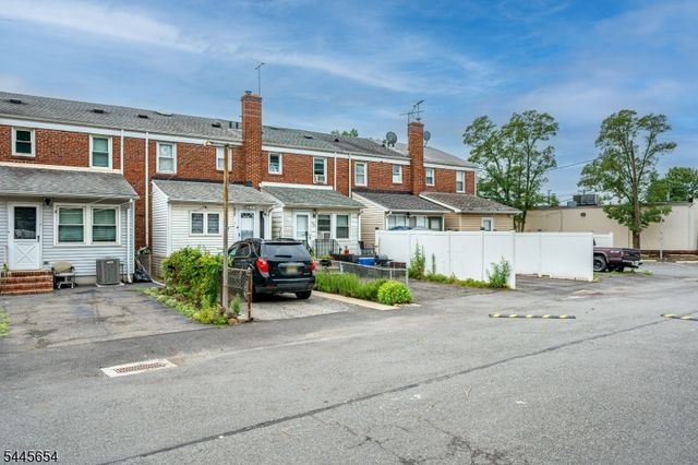 828 N Stiles St, Linden City, NJ 07036