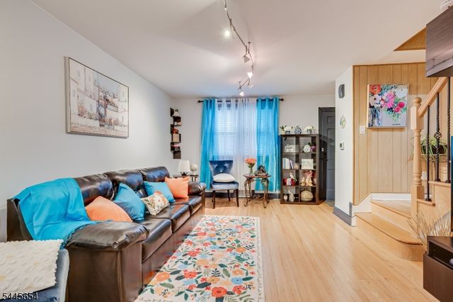 828 N Stiles St, Linden City, NJ 07036