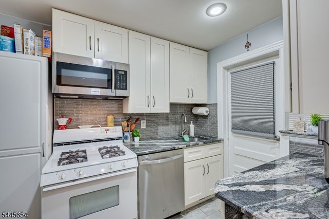 828 N Stiles St, Linden City, NJ 07036