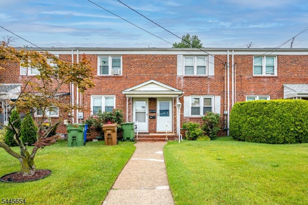 828 N Stiles St, Linden City, NJ 07036